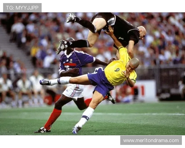 回望98世界杯法国前锋进球传奇与荣耀时刻全纪录与巅峰历程解析 回望98世界杯法国前锋进球传奇与荣耀时刻全纪录与巅峰历程解析