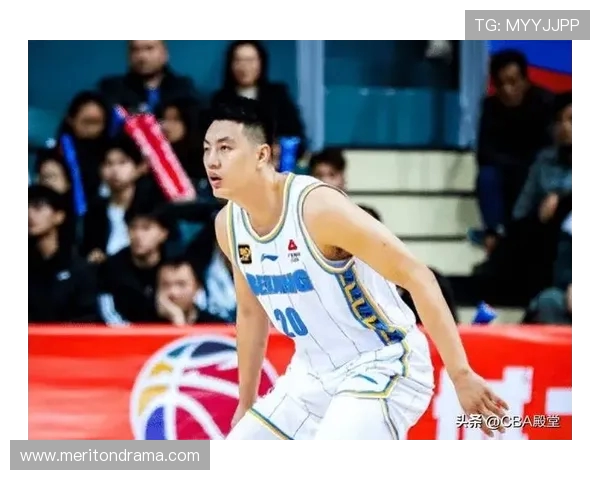 孙亚辉分享北京男篮开工合影翟晓川为球队送红包庆祝新赛季